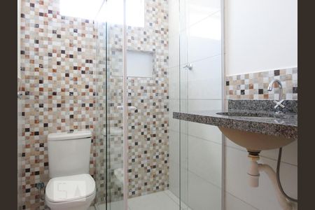 Banheiro de apartamento para alugar com 2 quartos, 56m² em Rio Pequeno, São Paulo