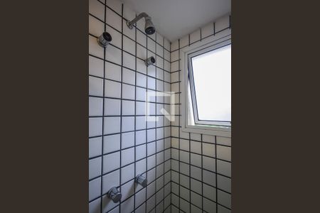 Apartamento para alugar com 68m², 2 quartos e 1 vagaChuveiro do Banheiro da Suíte