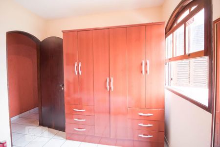 Casa à venda com 250m², 4 quartos e 4 vagas Casa à venda com 250m², 4 quartos e 4 vagasDormitório 2