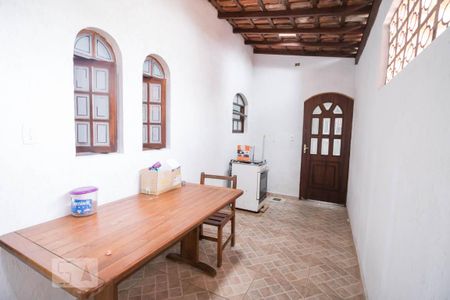 Casa à venda com 250m², 4 quartos e 4 vagas Casa à venda com 250m², 4 quartos e 4 vagasÁrea de entrada