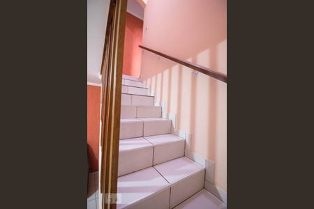 Casa à venda com 250m², 4 quartos e 4 vagas Casa à venda com 250m², 4 quartos e 4 vagasEscada para andar Superior