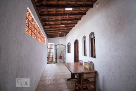 Casa à venda com 250m², 4 quartos e 4 vagas Casa à venda com 250m², 4 quartos e 4 vagasÁrea de entrada