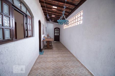 Casa à venda com 250m², 4 quartos e 4 vagas Casa à venda com 250m², 4 quartos e 4 vagasÁrea de entrada