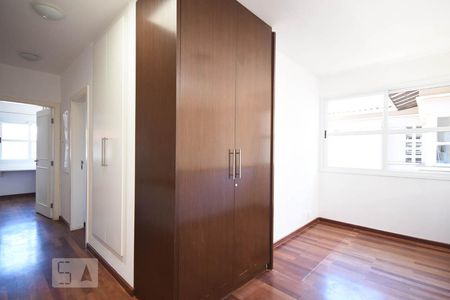 Casa de condomínio à venda com 456m², 3 quartos e 4 vagasCorredor