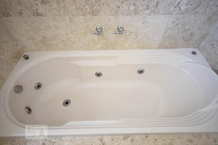 Casa de condomínio à venda com 456m², 3 quartos e 4 vagasDetalhe do Banheiro Suíte 3