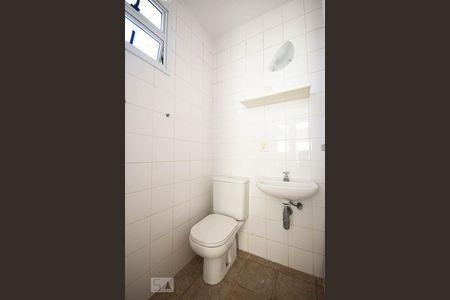 Casa de condomínio à venda com 456m², 3 quartos e 4 vagasBanheiro de Serviço 2