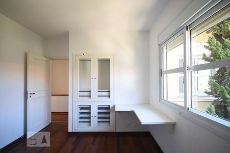 Casa de condomínio à venda com 456m², 3 quartos e 4 vagasSuíte 2