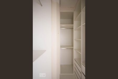 Casa de condomínio à venda com 456m², 3 quartos e 4 vagasArmário da Suíte 3