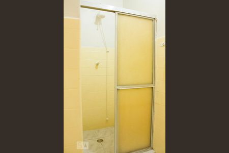 Banheiro de kitnet/studio para alugar com 1 quarto, 25m² em Centro Histórico, Porto Alegre