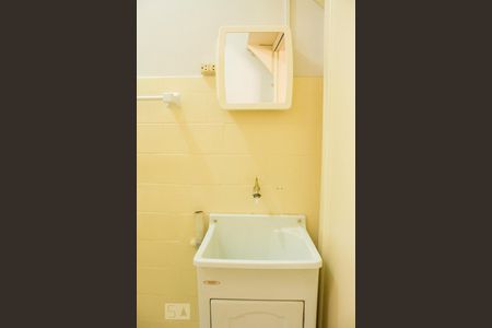 Banheiro de kitnet/studio para alugar com 1 quarto, 25m² em Centro Histórico, Porto Alegre