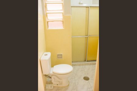 Banheiro de kitnet/studio para alugar com 1 quarto, 25m² em Centro Histórico, Porto Alegre