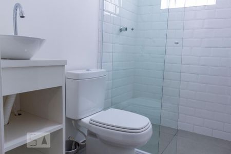 Banheiro de kitnet/studio para alugar com 1 quarto, 22m² em Vila Mariana, São Paulo