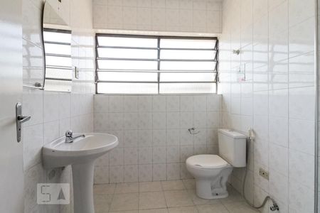 Banheiro de casa para alugar com 3 quartos, 167m² em Butantã, São Paulo