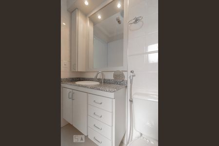 Banheiro  de apartamento para alugar com 2 quartos, 57m² em Bosque da Saúde, São Paulo