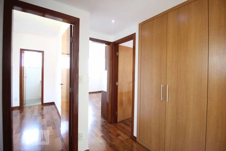 Corredor de apartamento para alugar com 4 quartos, 160m² em Sion, Belo Horizonte