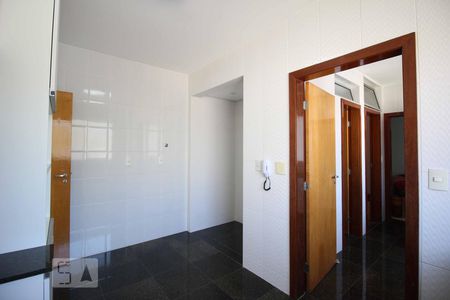 Apartamento para alugar com 160m², 4 quartos e 3 vagas Apartamento para alugar com 160m², 4 quartos e 3 vagasCozinha