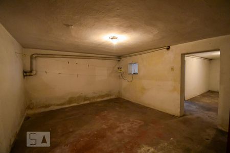 Casa à venda com 240m², 4 quartos e sem vagaPorão