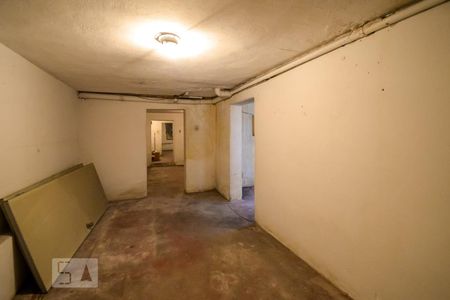Casa à venda com 240m², 4 quartos e sem vagaPorão