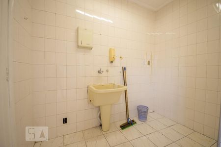 Casa à venda com 240m², 4 quartos e sem vagaÁrea de serviço