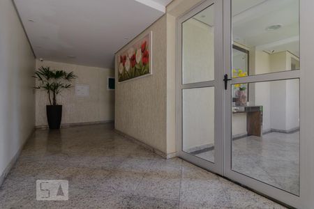 Apartamento à venda com 82m², 3 quartos e 1 vaga Apartamento à venda com 82m², 3 quartos e 1 vagaHall social