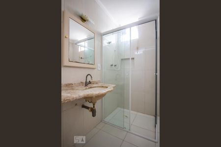 Apartamento para alugar com 107m², 2 quartos e 1 vaga Apartamento para alugar com 107m², 2 quartos e 1 vagaBanheiro social