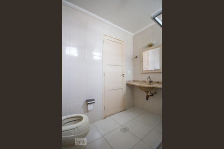 Apartamento para alugar com 107m², 2 quartos e 1 vaga Apartamento para alugar com 107m², 2 quartos e 1 vagaBanheiro social