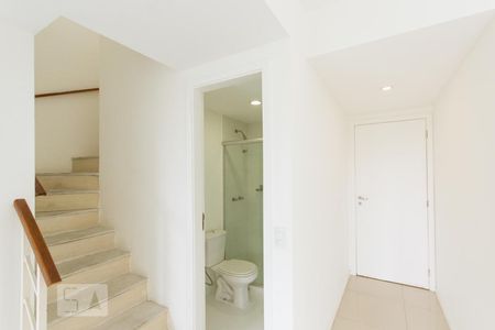 Sala - Entrada (Primeiro Andar) de apartamento para alugar com 2 quartos, 75m² em Taquara, Rio de Janeiro