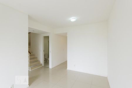 Sala (Primeiro Andar) de apartamento para alugar com 2 quartos, 75m² em Taquara, Rio de Janeiro