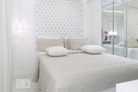 Apartamento à venda com 80m², 2 quartos e 2 vagasSuíte