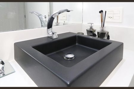 Apartamento à venda com 80m², 2 quartos e 2 vagasBanheiro da suíte