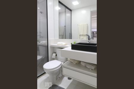 Apartamento à venda com 80m², 2 quartos e 2 vagasBanheiro da suíte