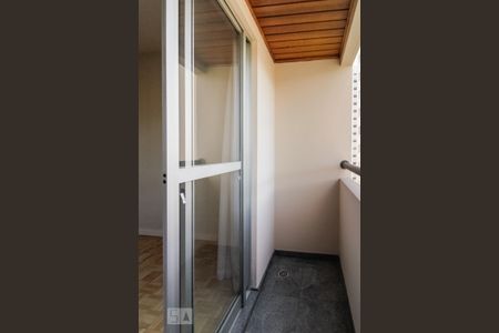 Apartamento para alugar com 65m², 3 quartos e 1 vaga Apartamento para alugar com 65m², 3 quartos e 1 vagaVaranda