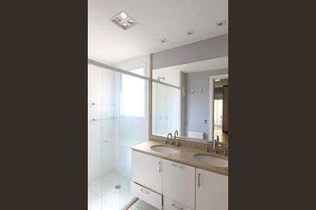 Apartamento à venda com 129m², 3 quartos e 2 vagasBanheiro da suíte 1