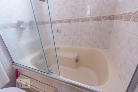 Apartamento para alugar com 65m², 3 quartos e 1 vaga Apartamento para alugar com 65m², 3 quartos e 1 vagaBanheiro da Suíte