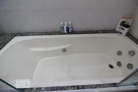 Apartamento à venda com 145m², 4 quartos e 3 vagasBanheira