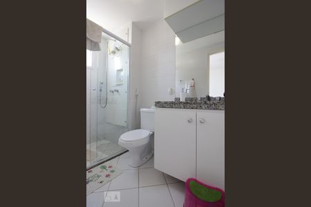 Apartamento à venda com 145m², 4 quartos e 3 vagasBanheiro da suíte 2