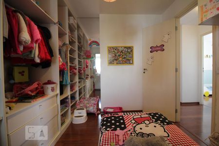 Apartamento à venda com 145m², 4 quartos e 3 vagasQuarto 2