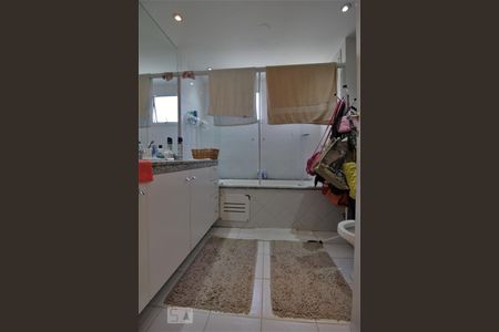 Apartamento à venda com 145m², 4 quartos e 3 vagasBanheiro da suíte 3