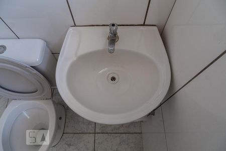 Detalhe do banheiro  de kitnet/studio para alugar com 1 quarto, 18m² em Liberdade, São Paulo