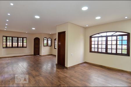 Sala de casa para alugar com 3 quartos, 300m² em Vila Rosália, Guarulhos