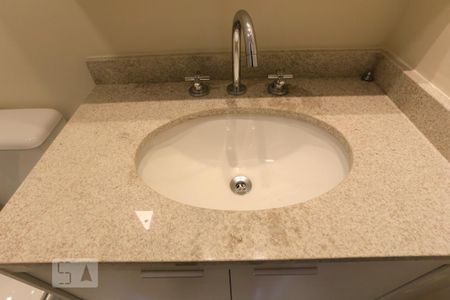 Banheiro de apartamento para alugar com 2 quartos, 63m² em Jardim Glória, São Paulo