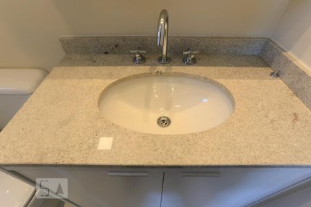 Apartamento para alugar com 64m², 2 quartos e 2 vagas Apartamento para alugar com 64m², 2 quartos e 2 vagasBanheiro da Suite