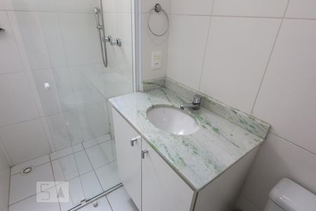banheiro de casa de condomínio para alugar com 3 quartos, 145m² em Jardim Monte Kemel, São Paulo