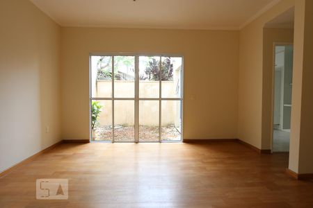 sala de casa de condomínio para alugar com 3 quartos, 145m² em Jardim Monte Kemel, São Paulo
