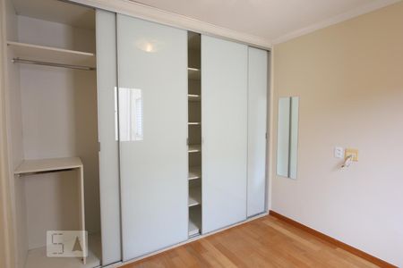 Casa de condomínio à venda com 145m², 3 quartos e 2 vagassuite