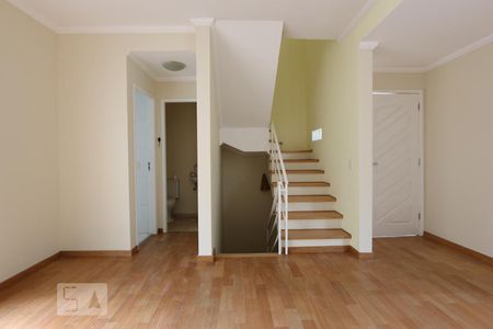 Casa de condomínio para alugar com 145m², 3 quartos e 2 vagassala