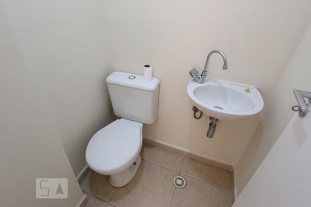 lavabo de casa de condomínio para alugar com 3 quartos, 145m² em Jardim Monte Kemel, São Paulo