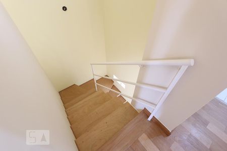 Casa de condomínio à venda com 145m², 3 quartos e 2 vagasescada