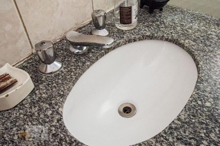 Apartamento para alugar com 64m², 2 quartos e sem vagaBanheiro
