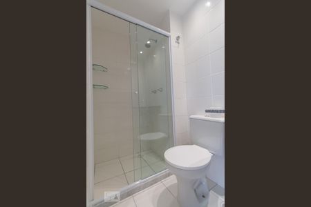 Banheiro social de apartamento à venda com 2 quartos, 50m² em Sítio da Figueira, São Paulo